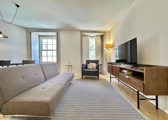Charming 1-Bedroom Apartment In Porto