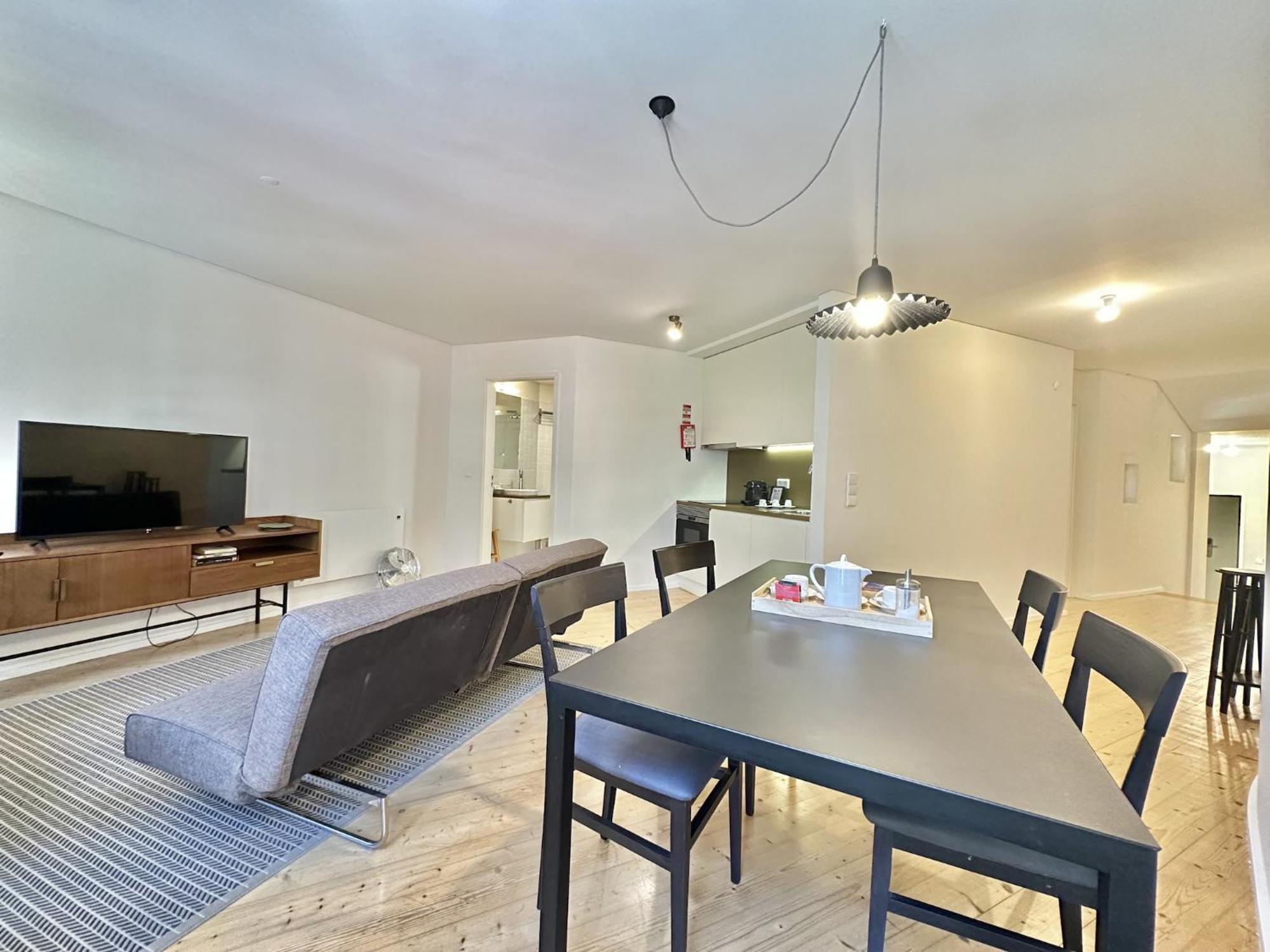 Charming 1-bedroom In Apartamento